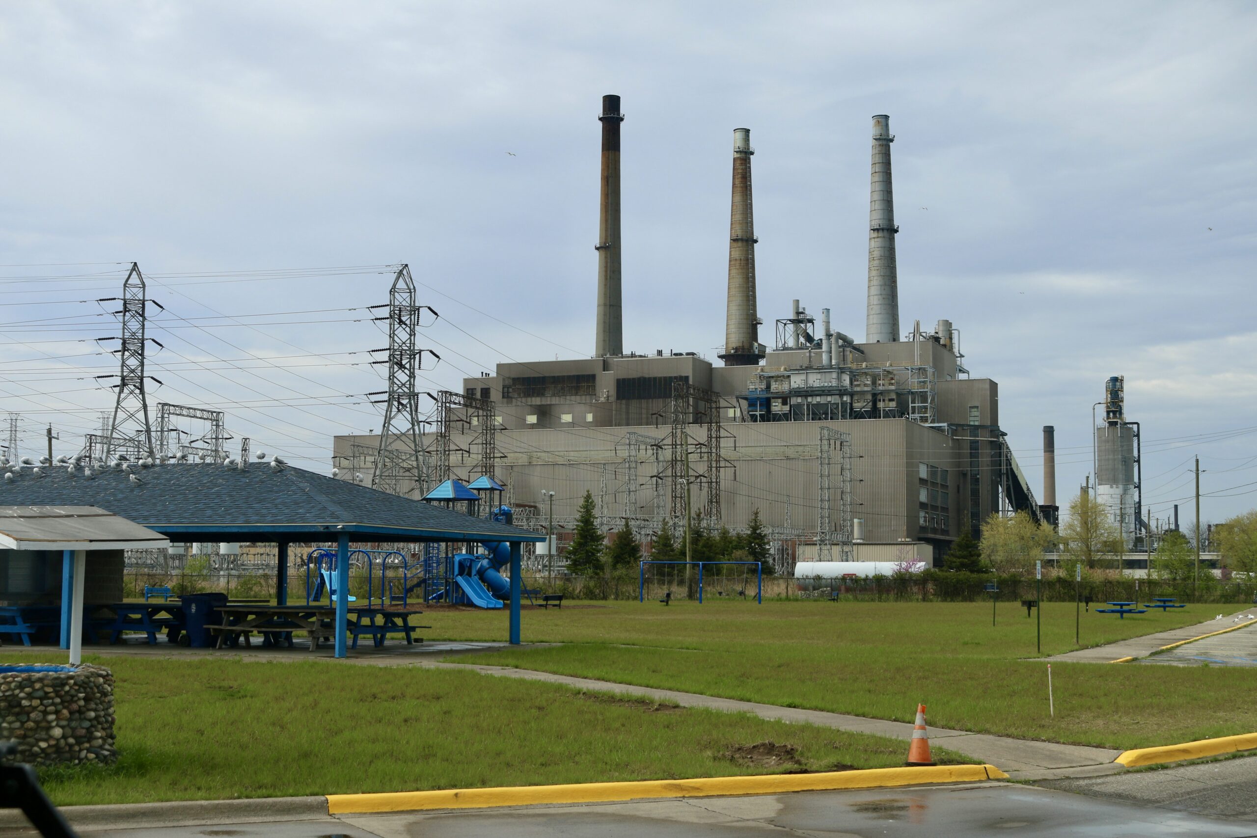 Power plant with smokestacks