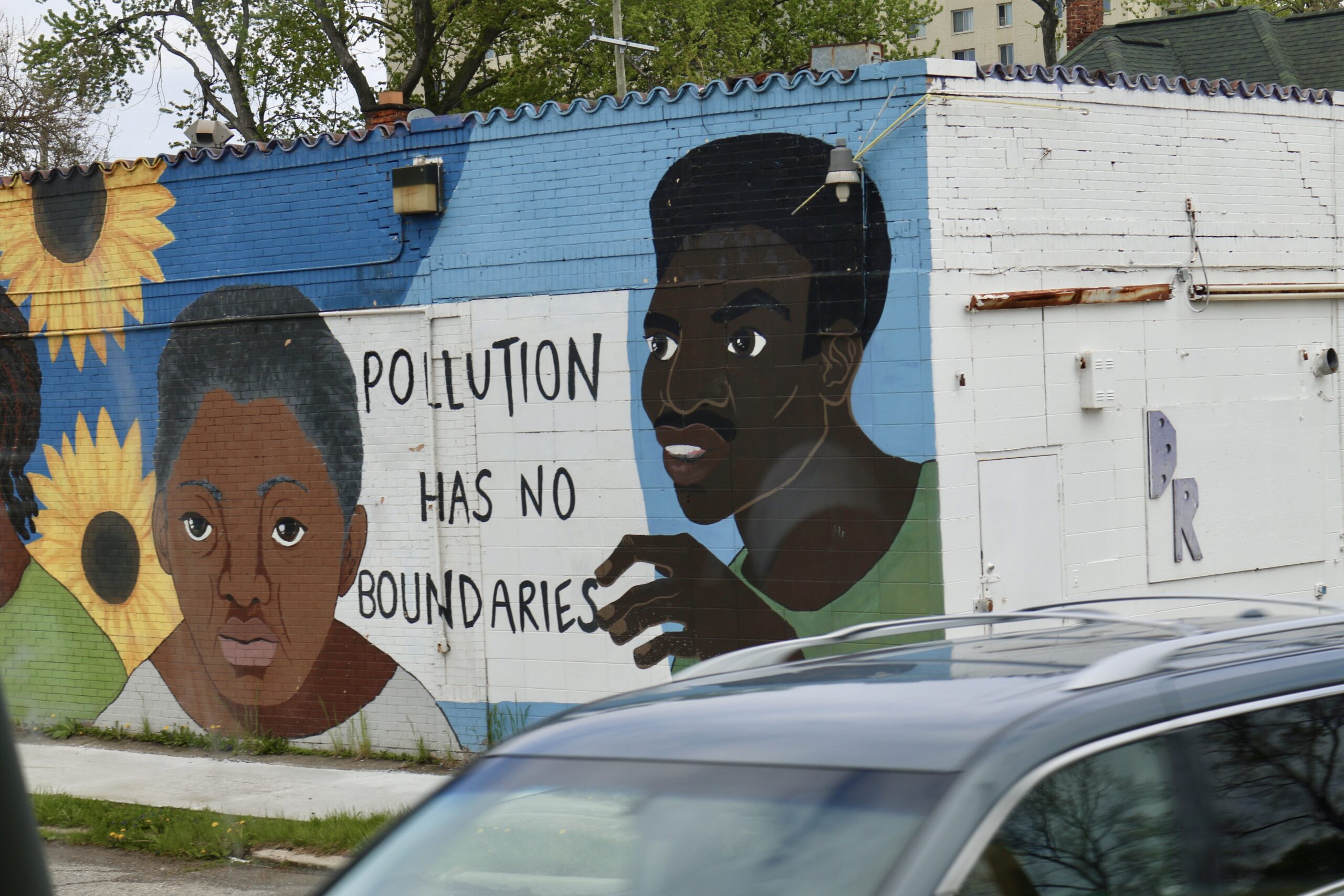 Mural that reads, Pollution Has No Boundaries